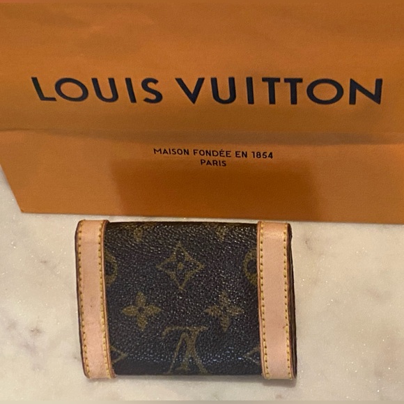 Louis Vuitton key holder - Picture 2 of 8
